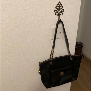 Vintage CHANEL Logo Chain Caviar Leather Shoulder Bag